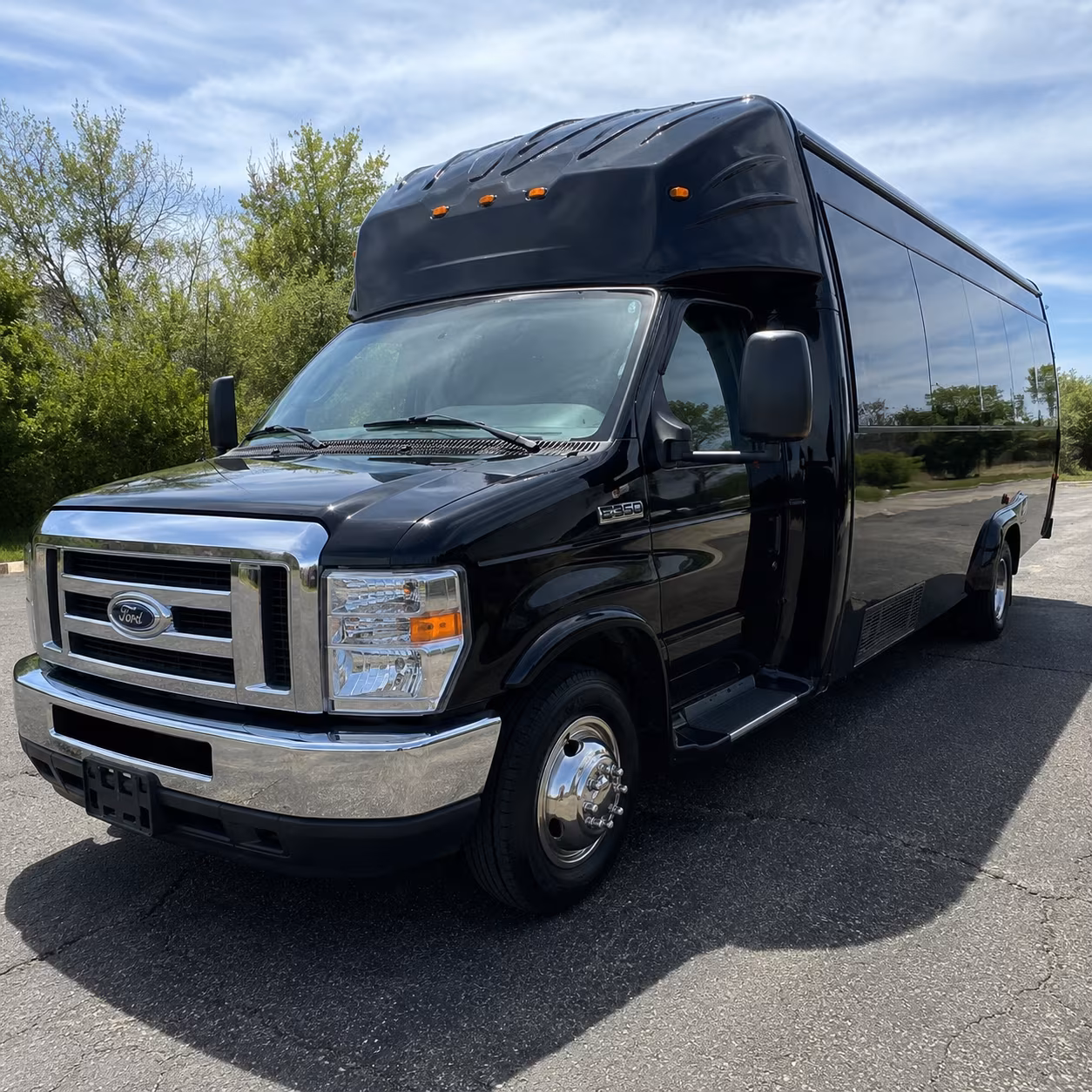 hotel and venue shuttle buses around brockton after you land